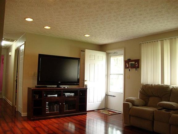 3rd image of 5490 Barnard Dr