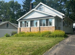 273 E Washington St, Chagrin Falls, OH 44022