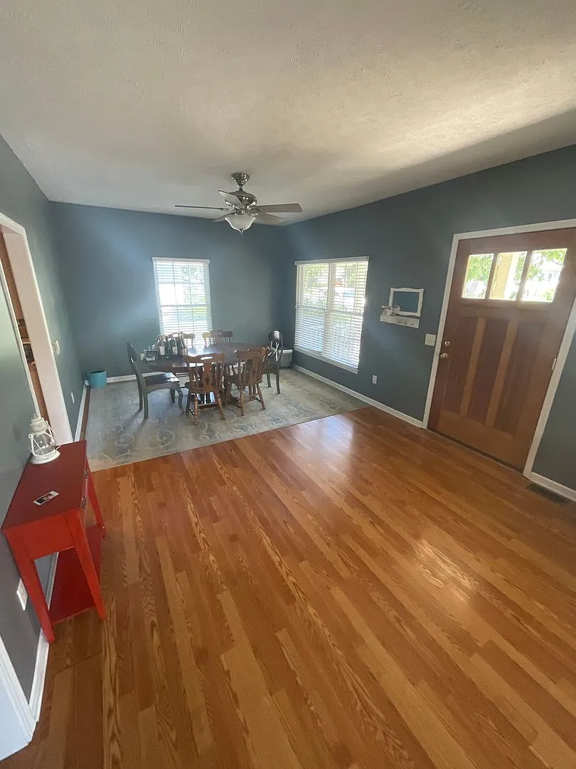 Available August 2027 Large 3 Bed, 3 Bath House With Fenced Yard — Photo 2