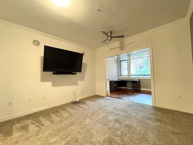 2929A McGee Trafficway #200A — Photo 9