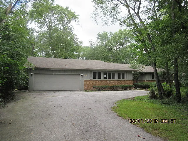 1044 Evergreen Cir photo 1