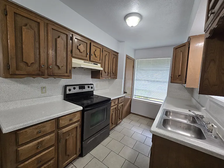 509 Arbor Ln — Photo 5
