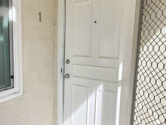 5th image of 631 Sgrevillea Ave #1
