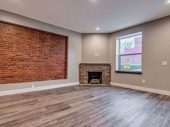 3rd image of 122 N Evaline St #1