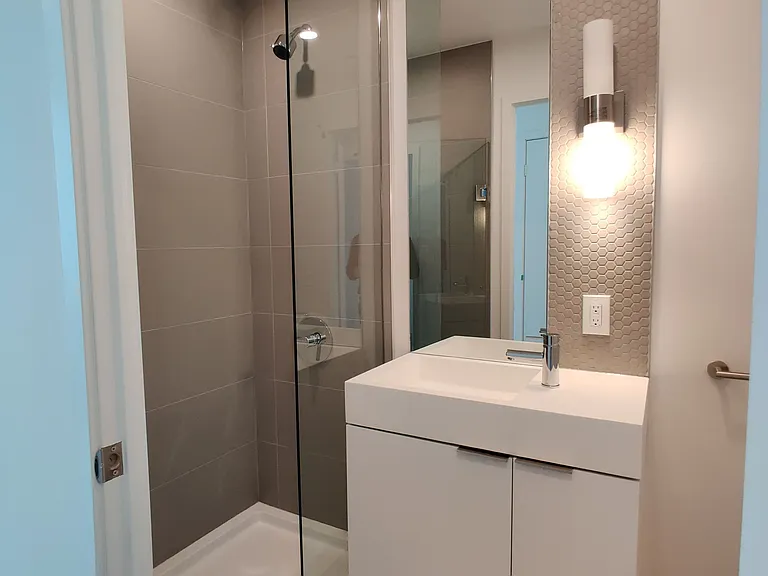 33 Helendale Ave #1603 — Photo 9