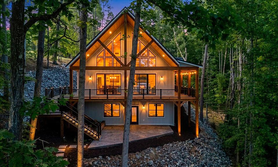 1st image of 40 Crown Point Way