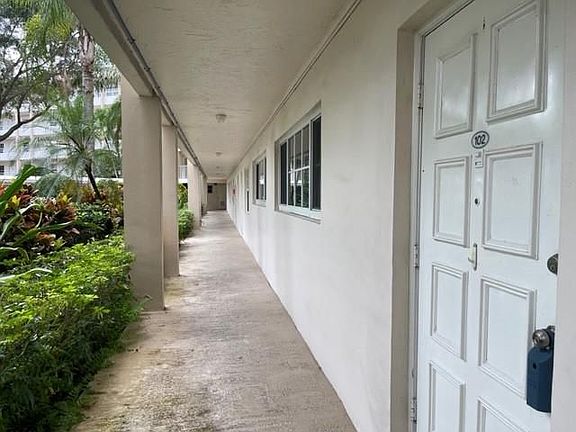 2nd image of 3800 Oaks Clubhouse Dr APT 102