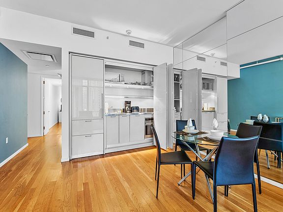 3rd image of 18 W 48th St APT 9E