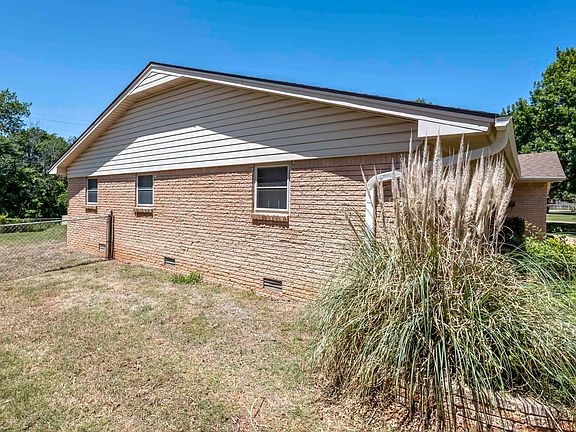 5th image of 705 N Alice Dr