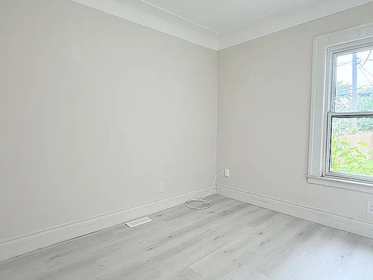 1073 Albert Rd #MAIN — Photo 11