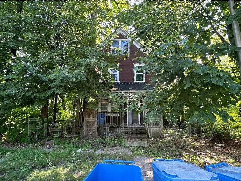 4 bed, 2.0 bath, $1,900 — Photo 1