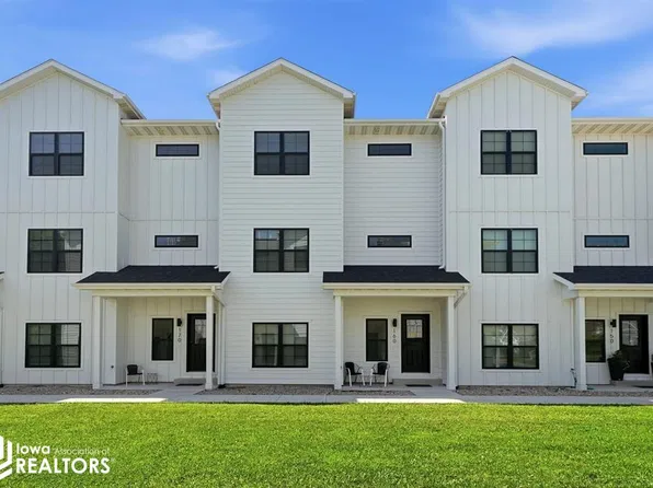 160 S 15th St, Clear Lake, IA 50428