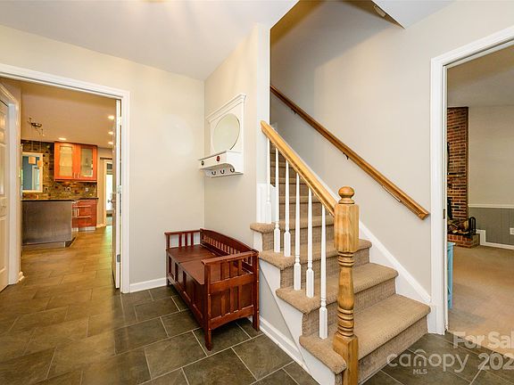 5th image of 305 Port Royal Dr