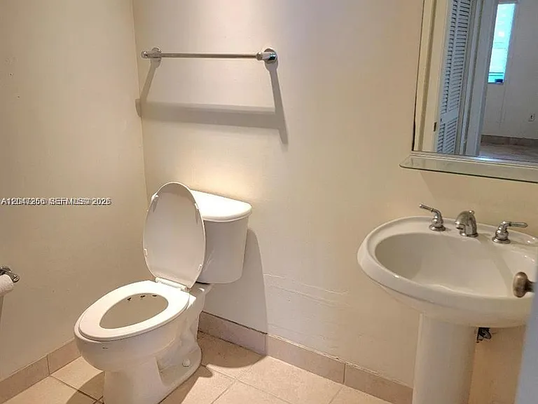 2000 N Bayshore Dr #707 — Photo 9