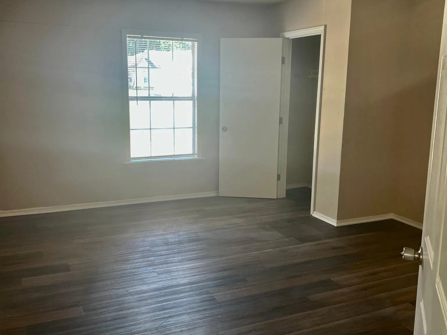 4 bed, 1.5 bath, 1074 sqft, $1,400 — Photo 4