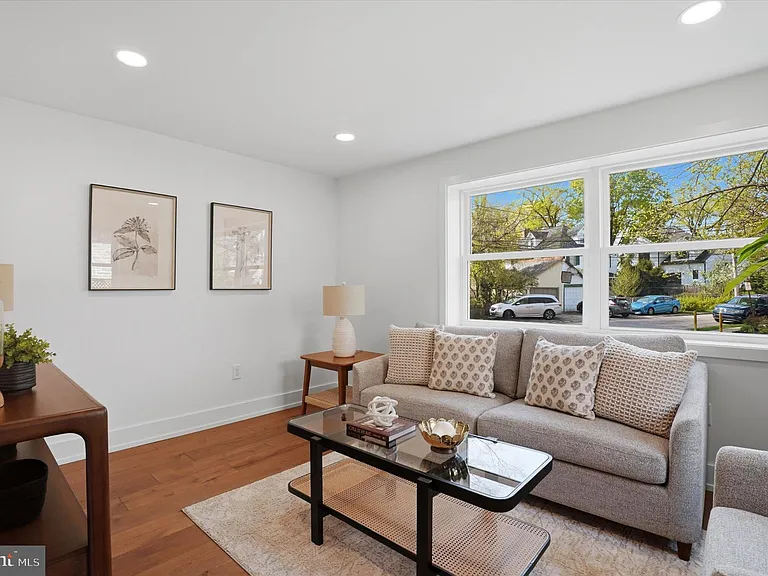 425 Grove Pl — Photo 8