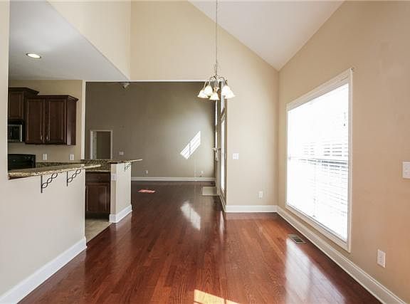 4th image of 401 Chris Dr