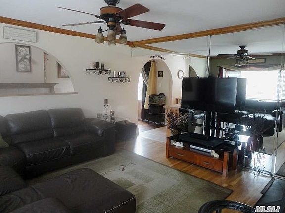 3rd image of 268 Schoenfeld Blvd