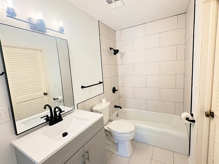 1844 Zanzibar Ln N — Photo 5