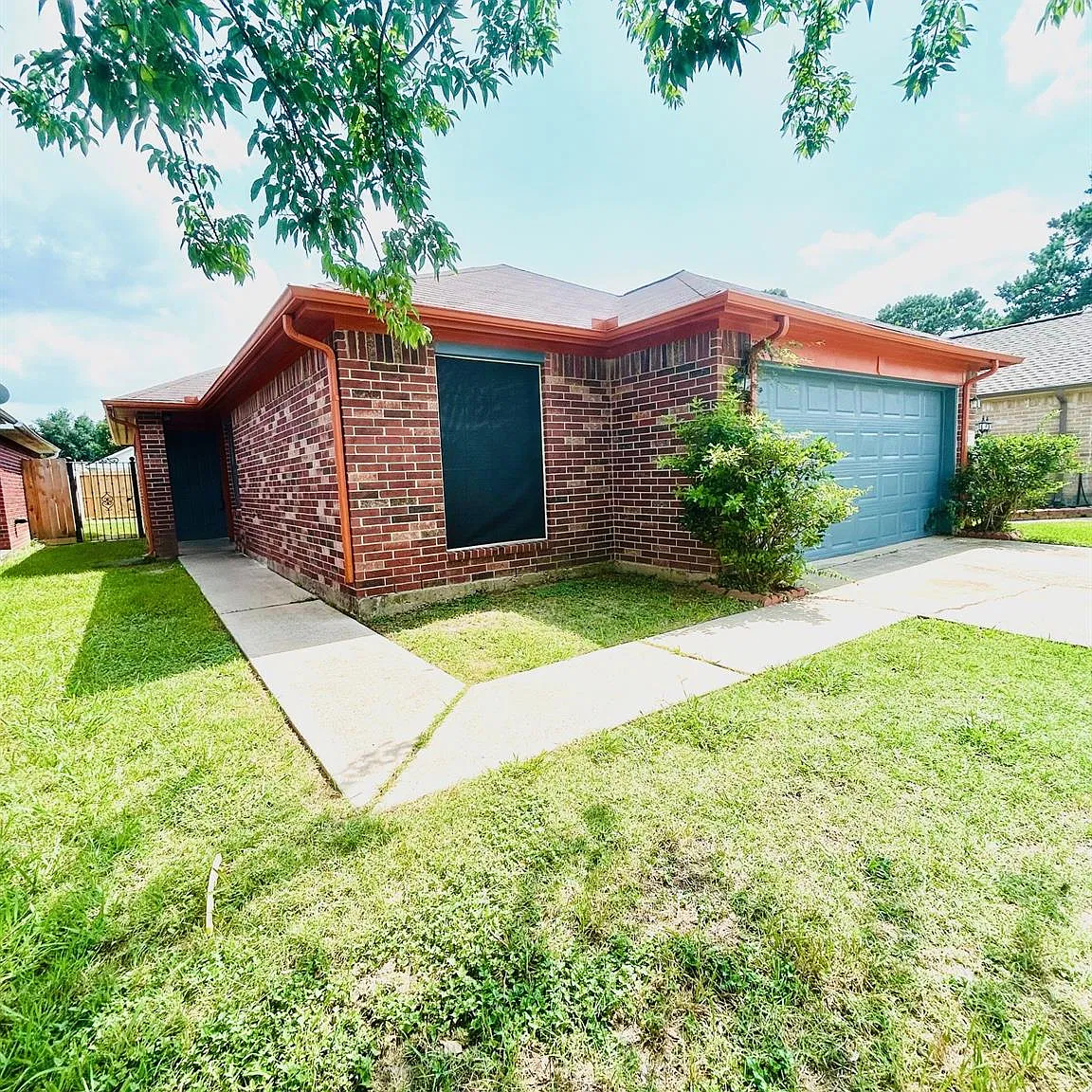 4 bed, 2.0 bath, 1208 sqft, $1,875 — Photo 2
