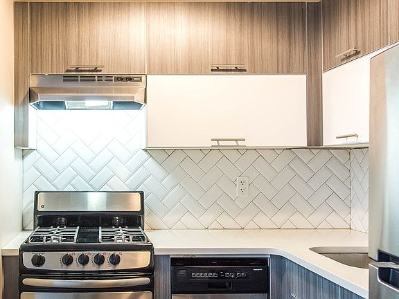 4th image of 263 Stockholm St APT 3R