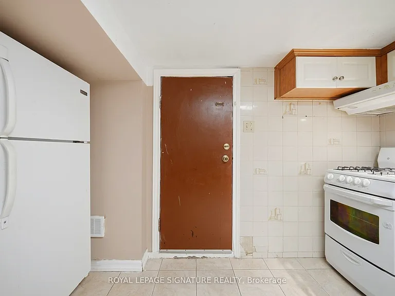 2000 Dufferin St #2 — Photo 8