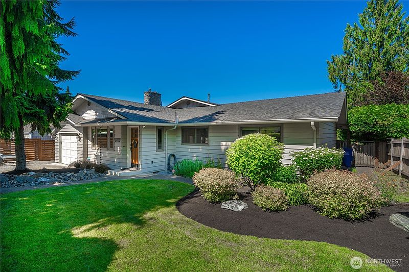 4th image of 3605 Lakeridge Drive E