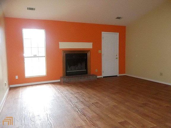 5th image of 50 Darby Dr