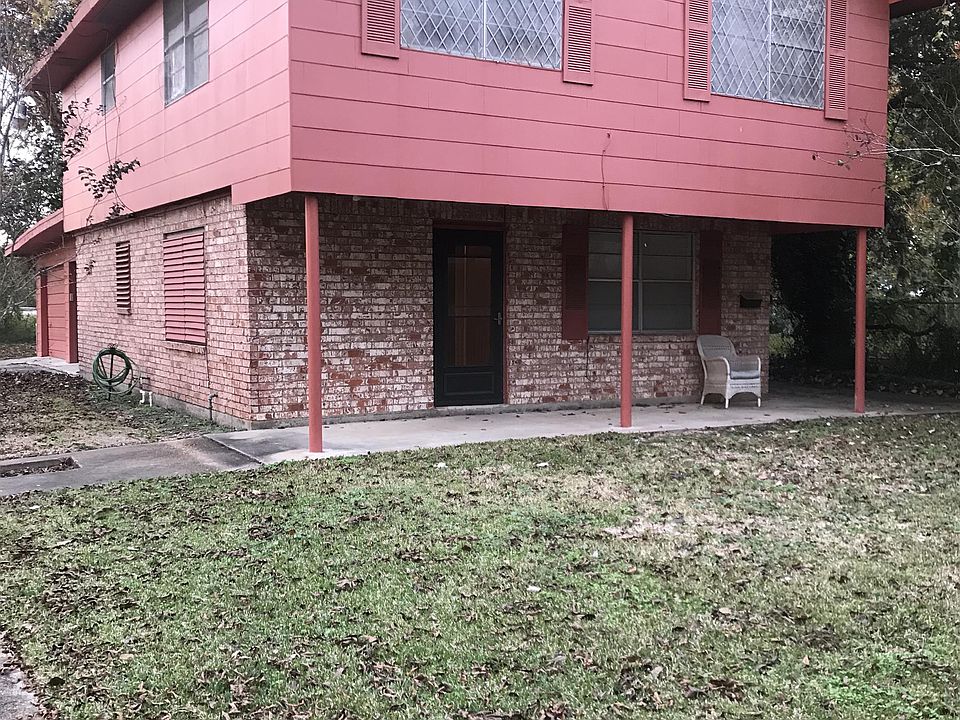 1st image of 3018 McArthur Dr