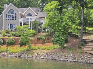 305 Drake Ridge Dr, Hayesville, NC 28904