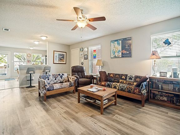 4th image of 1036 Summit Dr