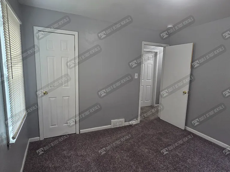 18624 Albion St — Photo 12