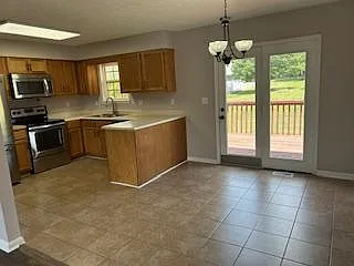 407 Bertha Way — Photo 29