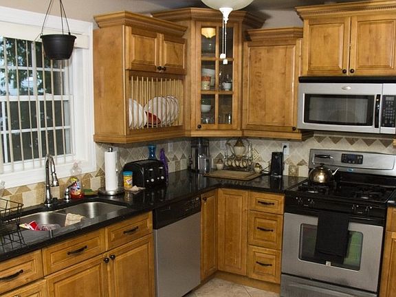 4th image of 447-449 E 24th St