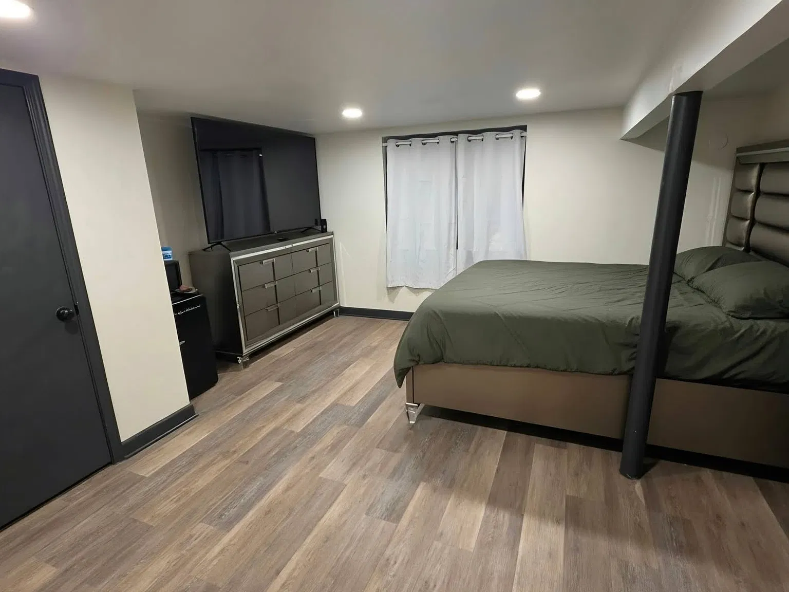 1 bed, $1,000 — Photo 2