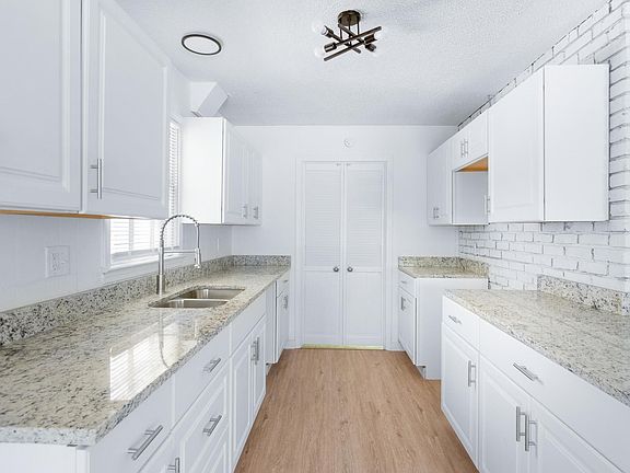 3rd image of 4336 Walnut Hill Dr