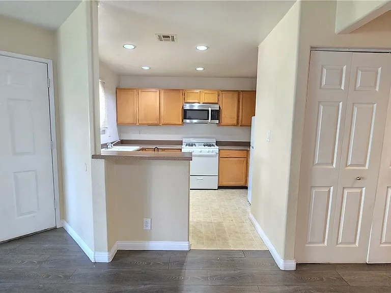 5002 S Rainbow Blvd #103 — Photo 9