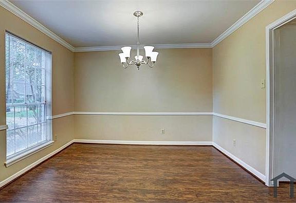 5th image of 8023 Oak Moss Dr