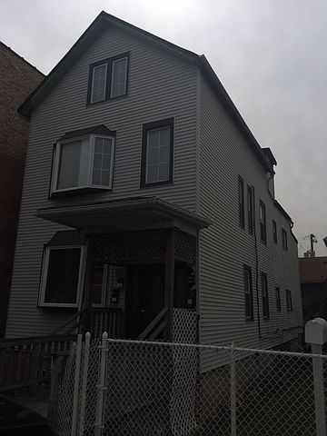 1st image of 2470 N Clybourn Ave