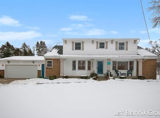 2530 Oakgrove St NW, Grand Rapids, MI 49504