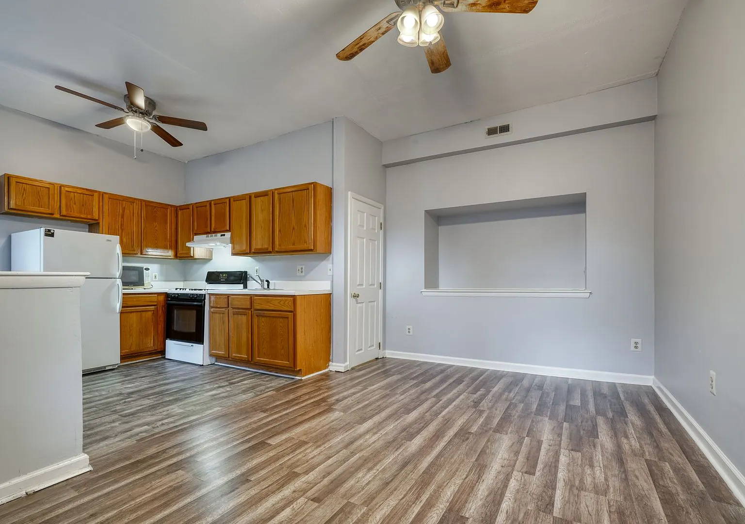 1601 S Hanover Street — Photo 2