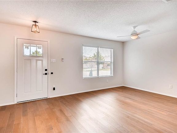 4th image of 4956 Meadow Trails Dr
