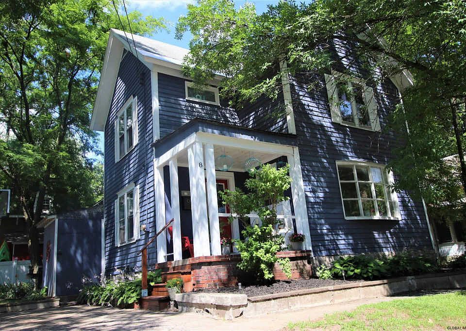 1st image of 8 Woodlawn Ave