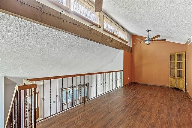 1015 W Maple Ave — Photo 14
