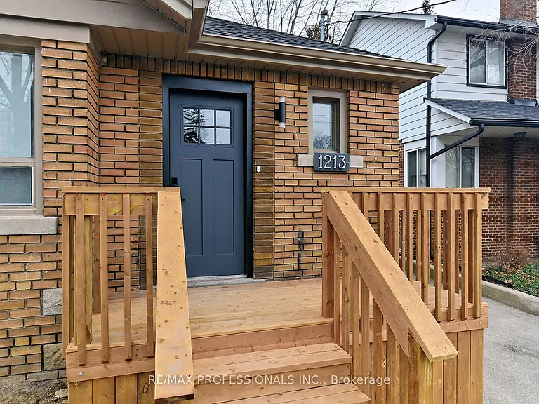 1213 Islington Ave — Photo 4