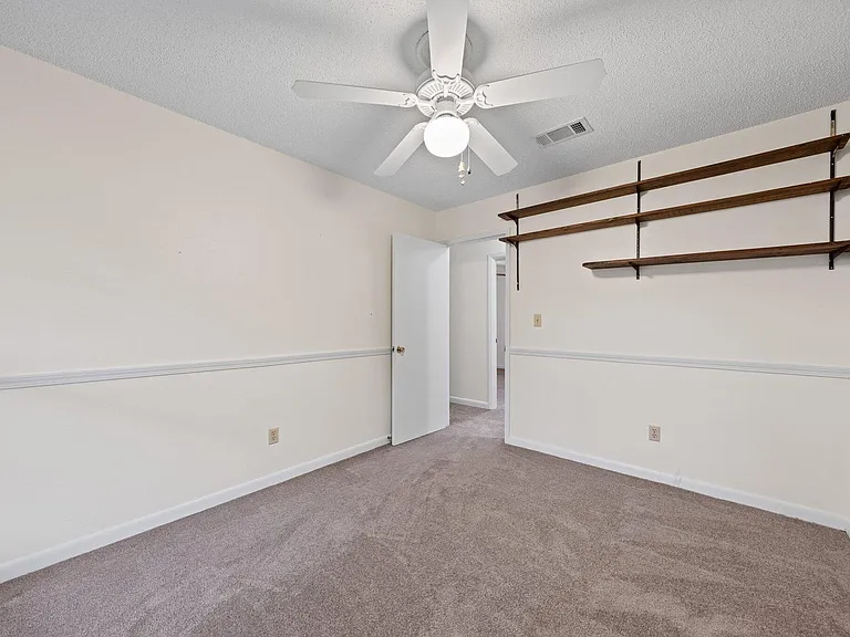 122 Beach Dr — Photo 24