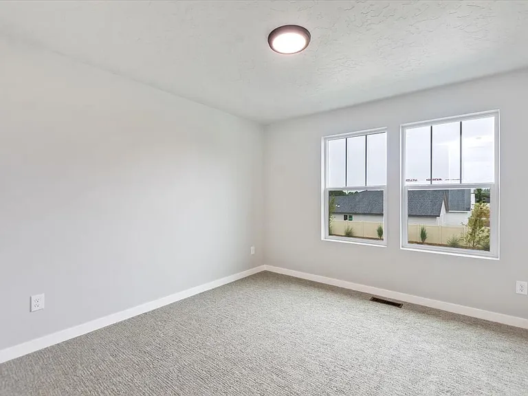 2741 E Jasmine St — Photo 23
