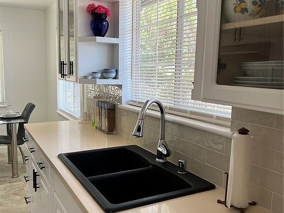 5th image of 38515 Landon Ave