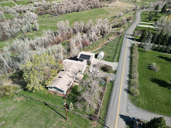 3rd image of 2021 Hillcrest Dr