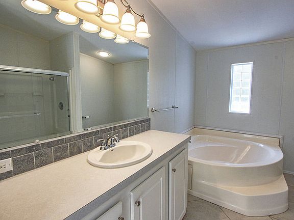 3rd image of 3101 Elaine Dr